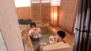 Shizuku irresistible to enter the mixed bathing hot spring