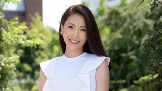 Yuka Kurata | Celebrity Club Mai Wife