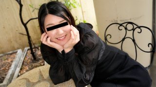 A Beautiful Plump Woman With Small Breasts Serves You With Her Lips!