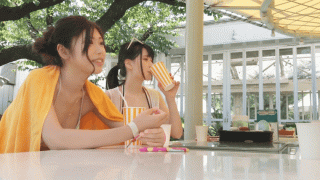 FHD 326EVA-001 Weekdays for posting photos take their two beautiful girls