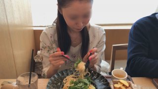 Limited time price Personal shooting Completely original Married woman rental Raw insertion while hearing the voices of other customers at the house from daytime raw insertion to the wife who can not stand the naked exposure of the multi-tenant building - Part 2