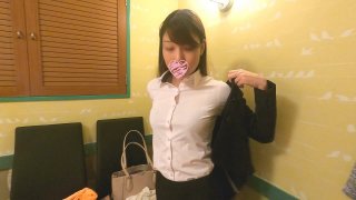 20 year old slender active JD Hina san again Cowgirl creampie sex with Rikusu I can not wait to see him endure the pain
