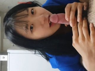 清纯大学生美女白衣短裙约到酒店,白皙性感娇躯甜甜容颜抱紧挑逗亲吻