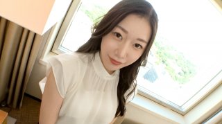 First shot Whitening naked body Distorting a neat face A whitening slender receptionist