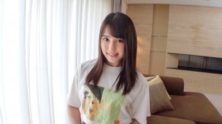 First shot Beautiful skin full of transparency Pretty beautiful girl Discovered an active JD with a beautiful face that is as good as an idol